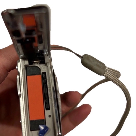 Sony Cyber-shot DSC-W200 12.1MP Digital Compact Camera Silver excellen condition - Picture 6 of 8